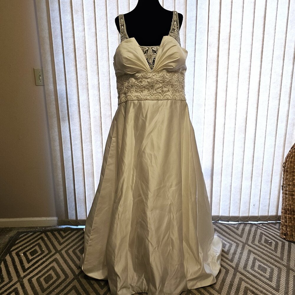 Vintage DaVinci White Wedding Dress Size 22